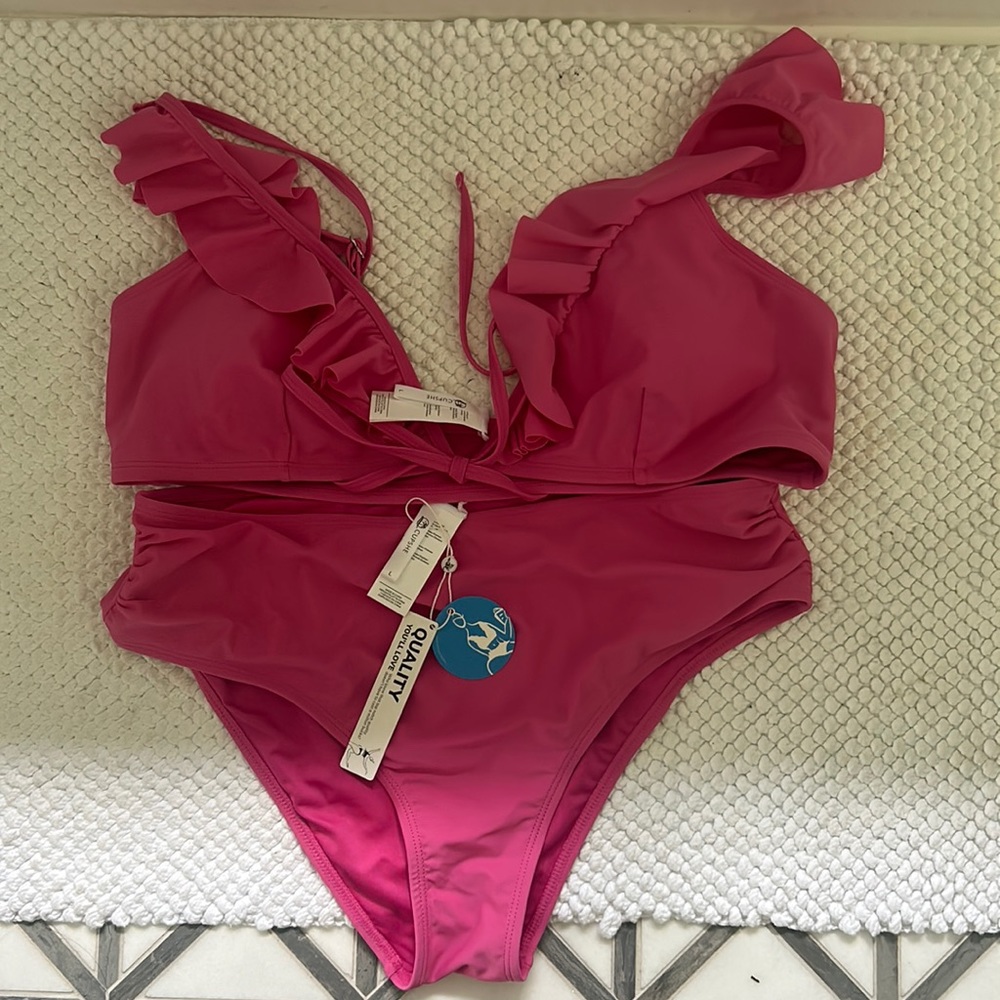 Cupshe pink (Barbie!) bikini